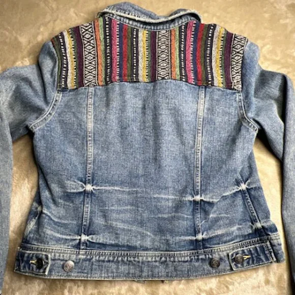 Free People Embroidered Distressed Denim Jean Jacket Womens Sz 12 BOHO Sthwstrn - Picture 10 of 11